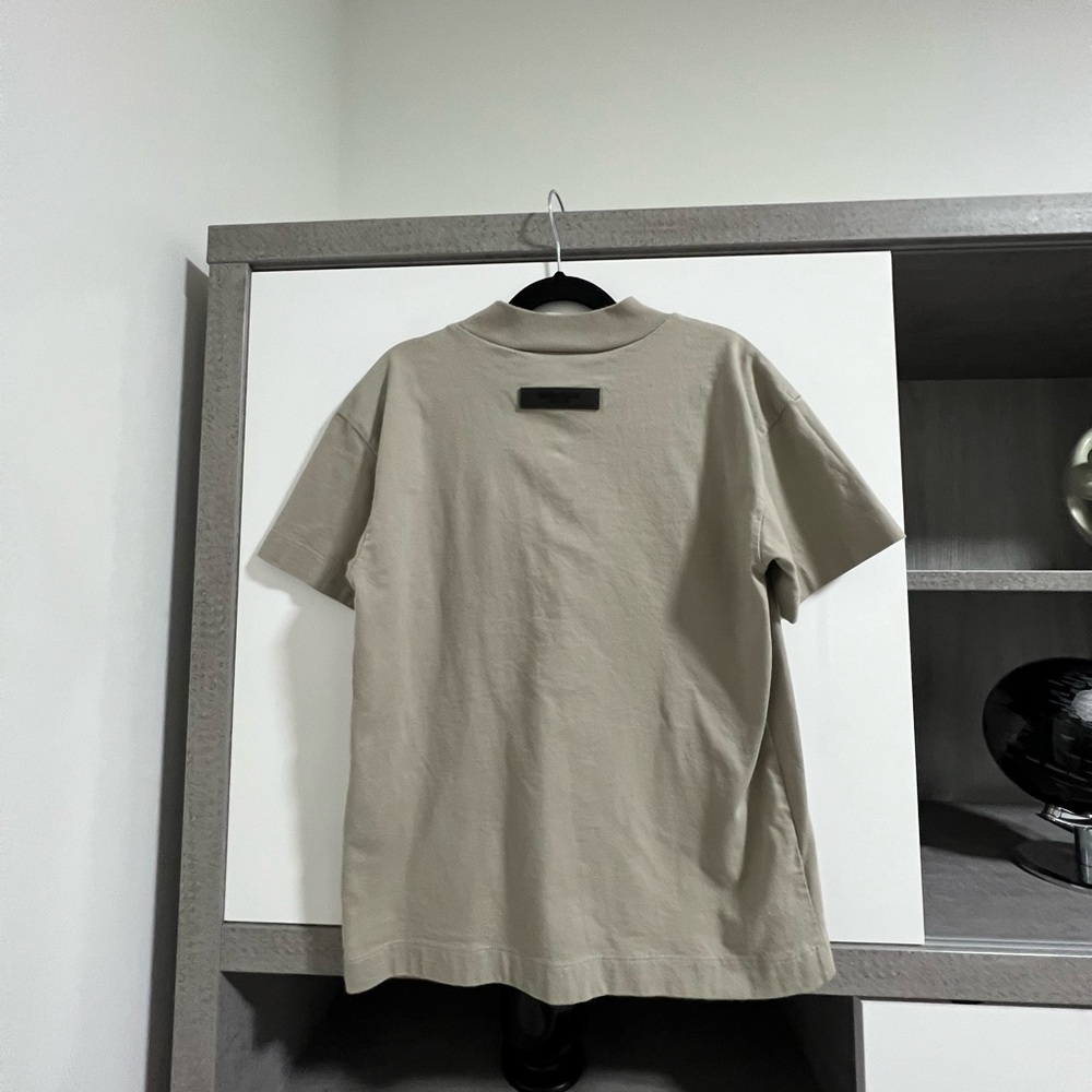 Essentials t-shirt - Picture 2 of 4